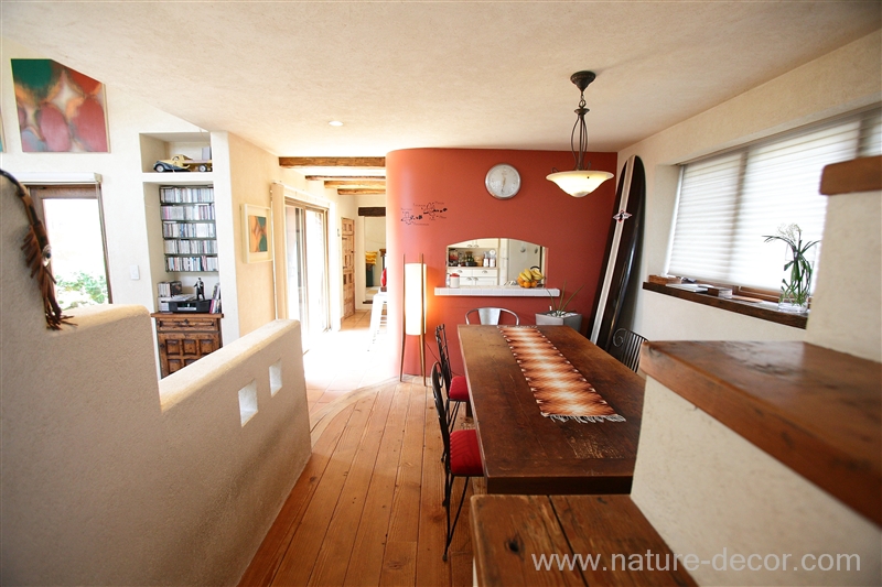 SHOW ROOM 01
